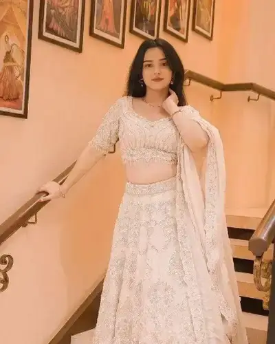 Escort Service In Lakhpat
